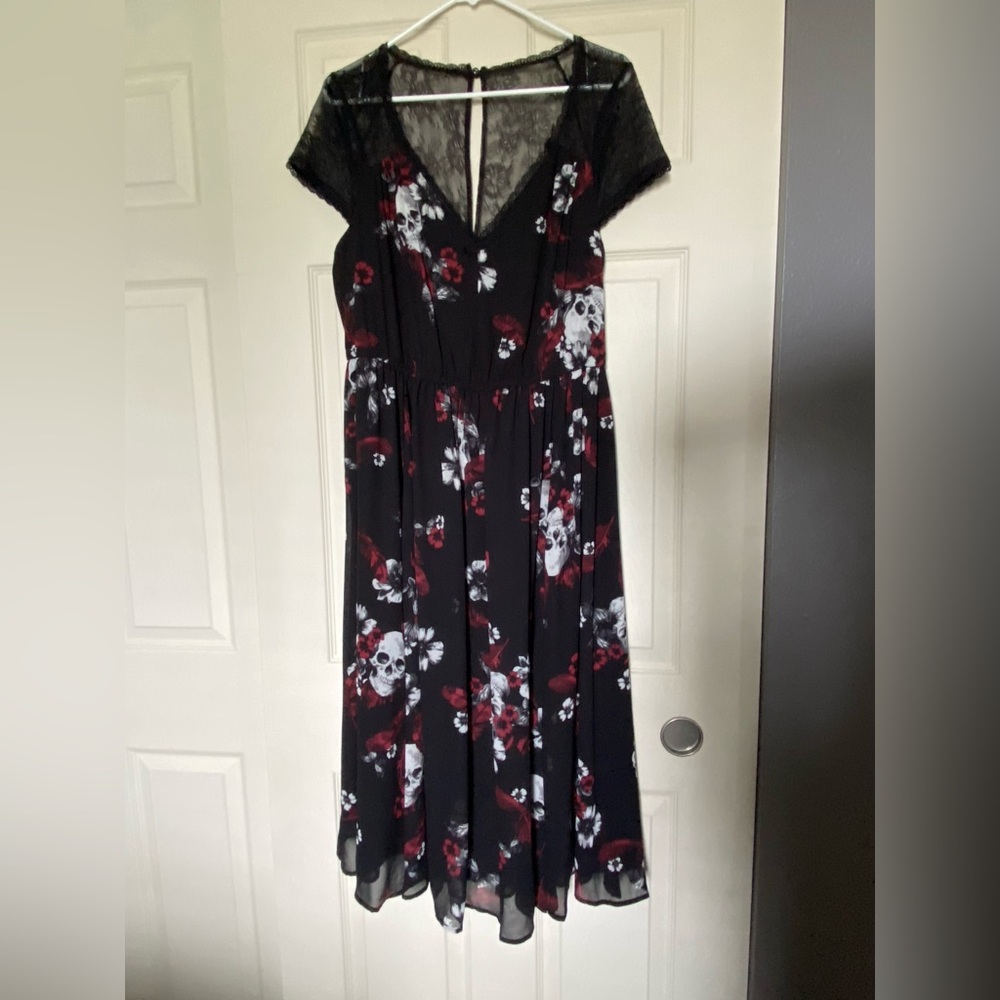 Torrid Black and Red Floral Skull Lace Trim Midi Dress size 12